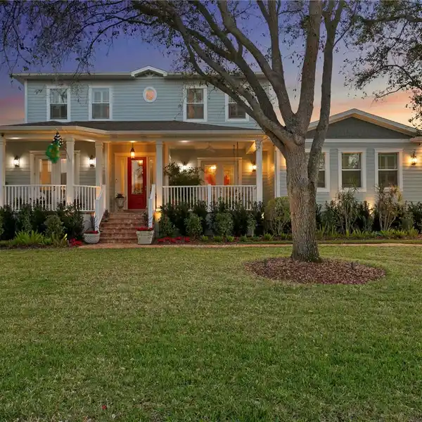 GRACIOUS SUNSET PARK HOME ON AN OVERSIZED LOT