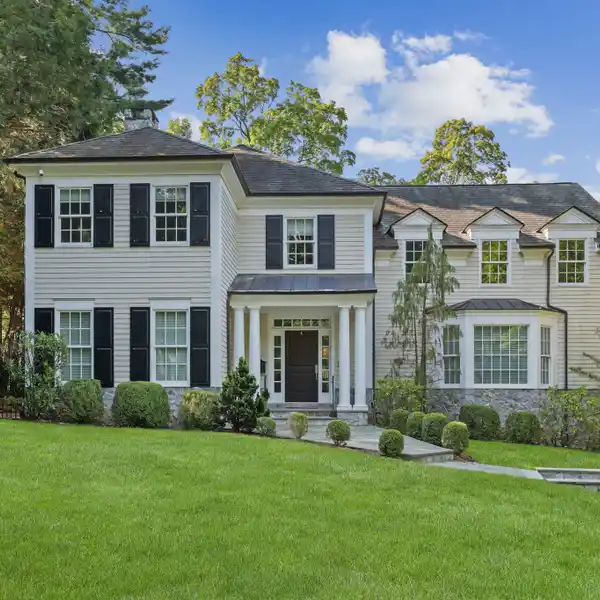 YOUNG COLONIAL IN THE HEART OF FOX MEADOW
