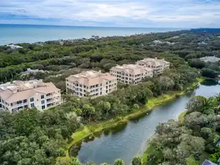 Elegant Lakeside Penthouse