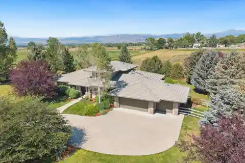 Exceptional Home in Sought-After Majestic Retreat