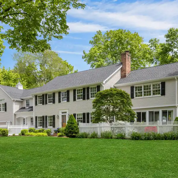 BEAUTIFULLY UPDATED HOME ON A DESIRABLE CUL-DE-SAC