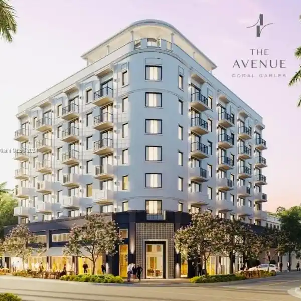 DESIGNER DECORATED RESIDENCE AT THE AVENUE