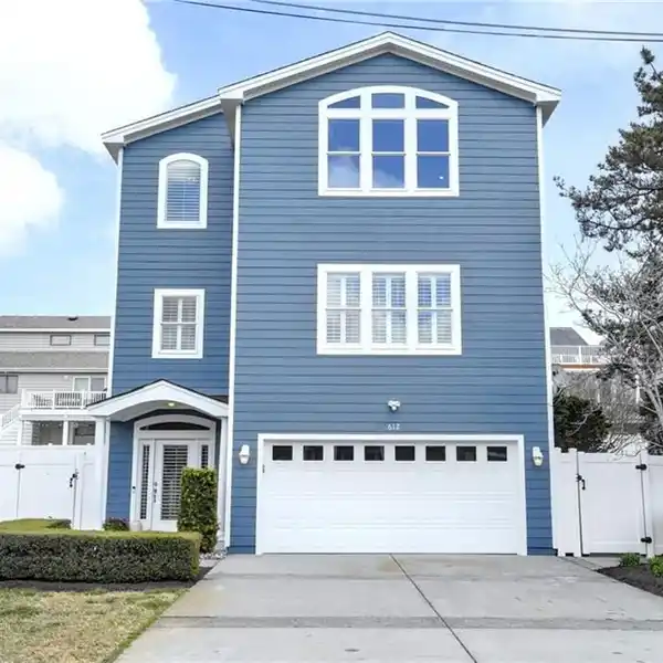 BEAUTIFUL CUSTOM HOME WITH OCEAN VIEW