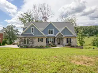 Luxury Living in a Wonderful Lakefront Community