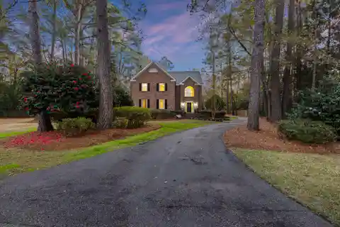 Elegant and Exquisite Four-bedroom Home