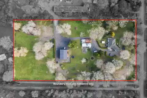 Lovely Farmhouse on Spectacular Property in Central Takanini