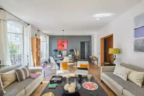 Bright and Peaceful Dual-Aspect Apartment