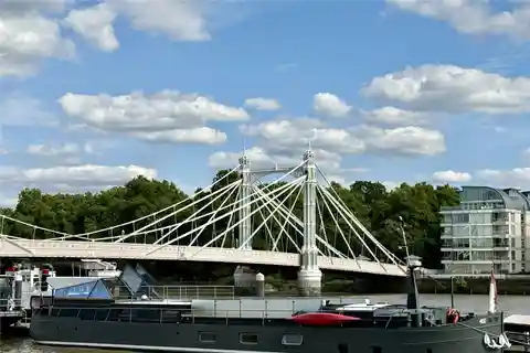 Incredible Riverboat at Cadogan Pier