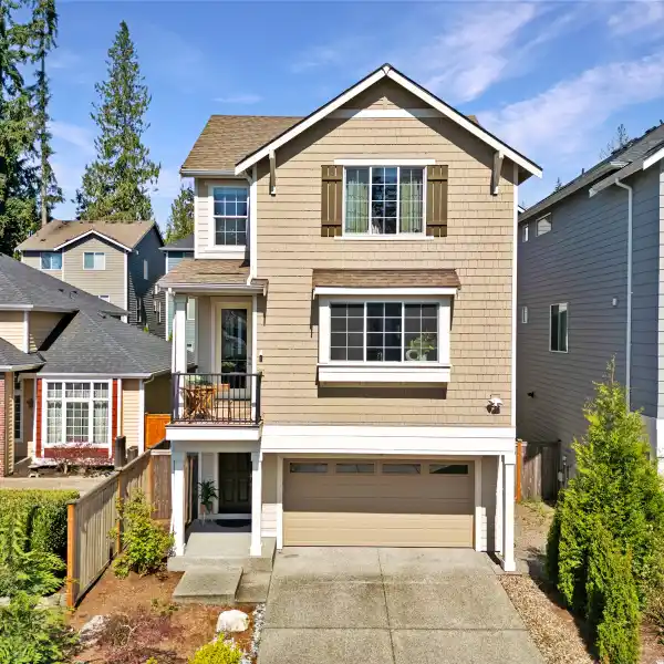CHARMING TOWNHOME IN DESIRABLE SUMMERLAND