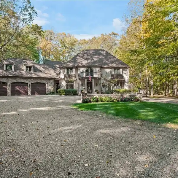 SECLUDED RESERVOIR-VIEW ESTATE