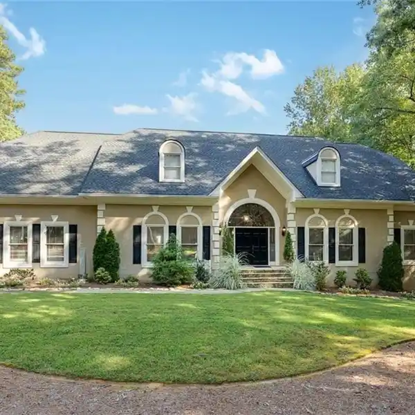 RARE DUAL-RESIDENCE ESTATE IN ROSWELL