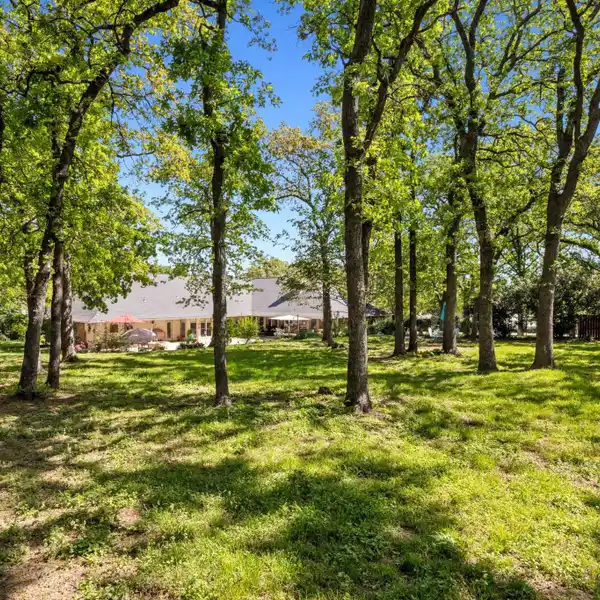 CREATE YOUR DREAM HOME ON A BEAUTIFUL ACRE