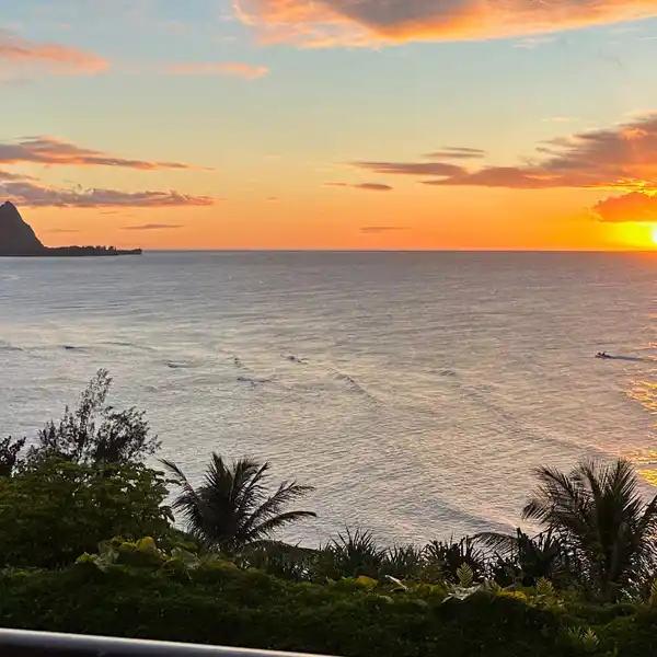 TOP-FLOOR CONDOMINIUM WITH BREATHTAKING VIEWS