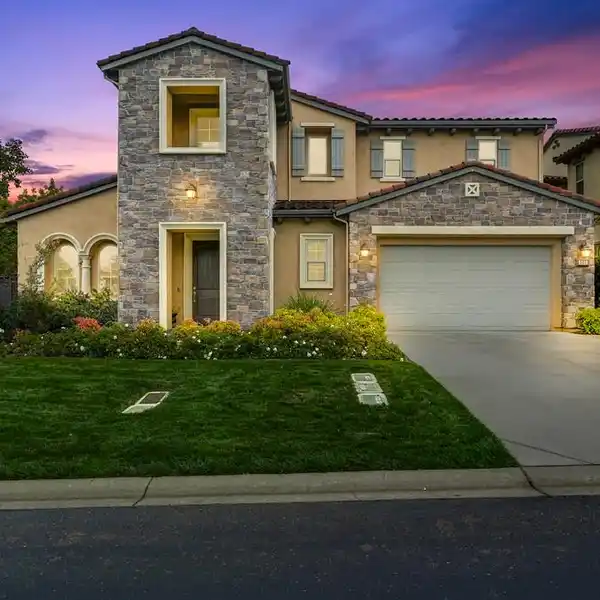 ELEGANT RESIDENCE IN SERRANO GOLF & COUNTRY CLUB