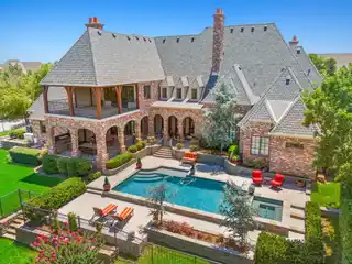 Unparalleled Blend of Luxury and Comfort