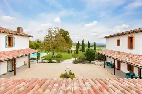 Unique Property Overlooking the Valley