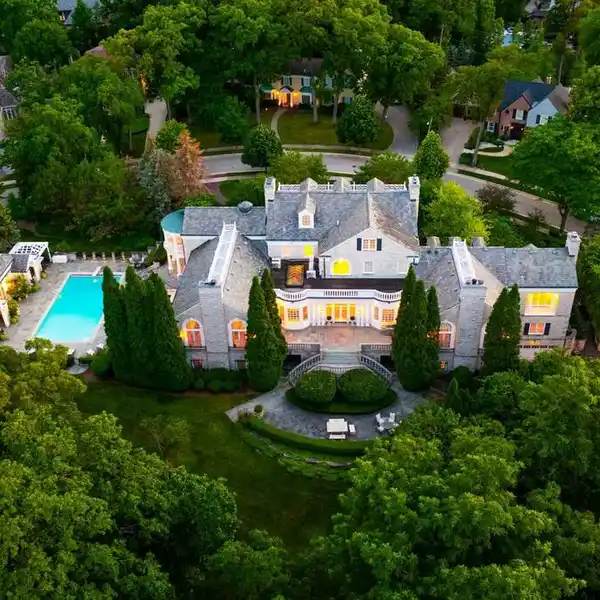 EXTRAORDINARY SOUTHEAST HINSDALE COMPOUND