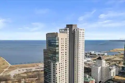 Exquisite Condo in the Gold Coast