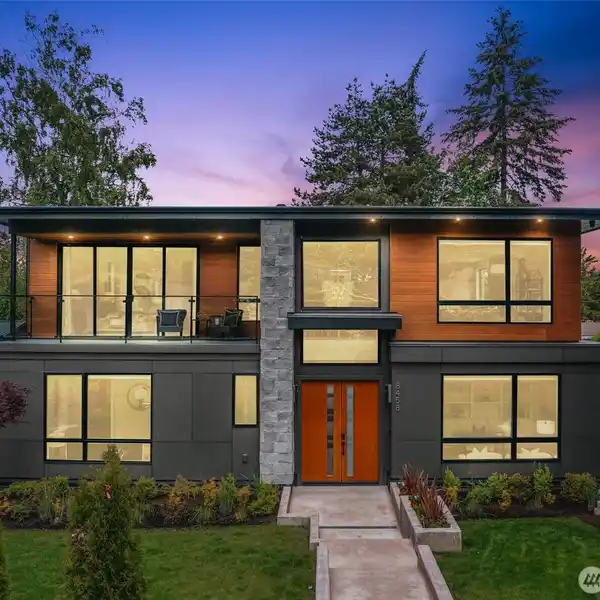 MODERN LIVING IN CHARMING MEDINA HEIGHTS