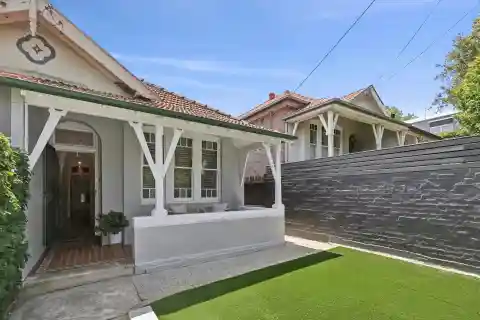 Charming Brick Semi with Private Courtyard