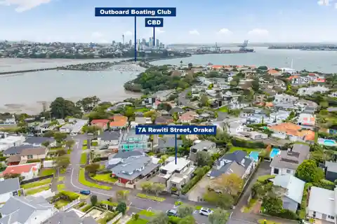 Stylish Home Steps from Okahu Bay Reserve