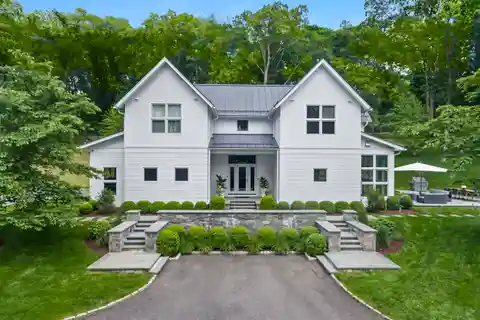 Modern Masterpiece on Pristine Grounds