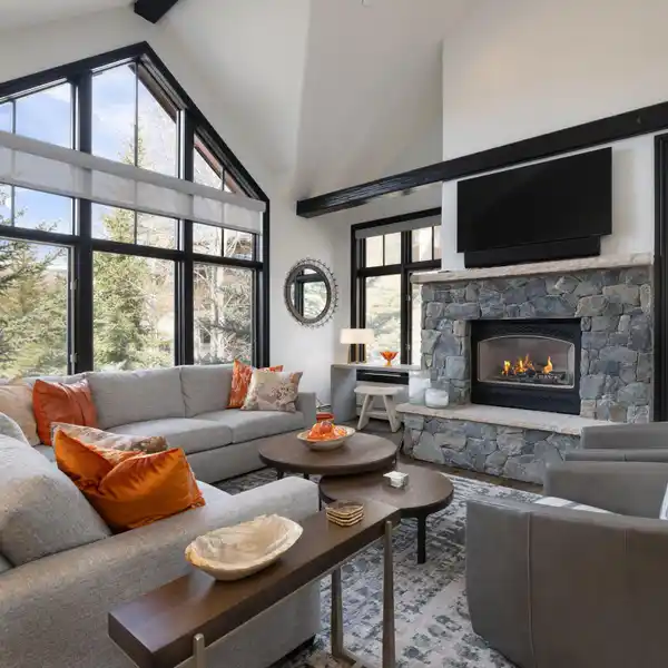 SKI-IN/SKI-OUT PENTHOUSE CORNER UNIT TOWNHOME