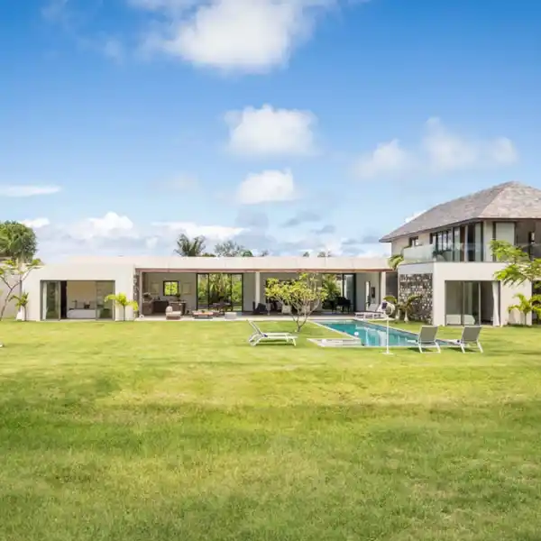 SUPERB CONTEMPORARY VILLA