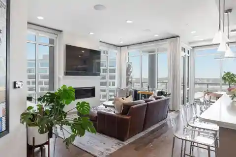 Urban Elegance in a Boutique Residence