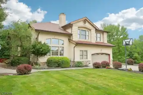 Exquisite Center Hall Colonial on a Desirable Cul-De-Sac