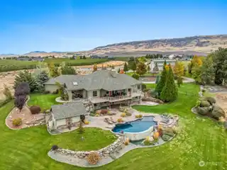 Gorgeous Custom Built Home Overlooking the Columbia River