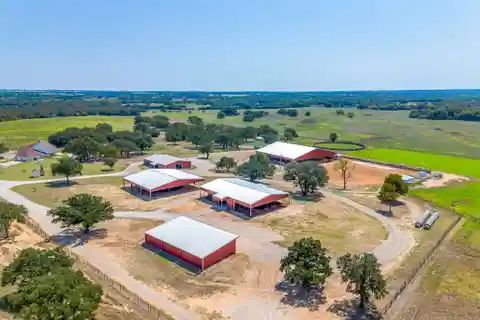 World-Class 122-Acre Cutting Horse Ranch Retreat