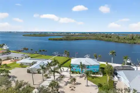 Superbly Crafted Luxury Waterfront Residence