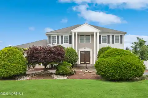 Beautifully Designed Home Near Nyc Transit