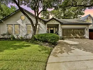 Stylish and Sun-drenched Contemporary Craftsman