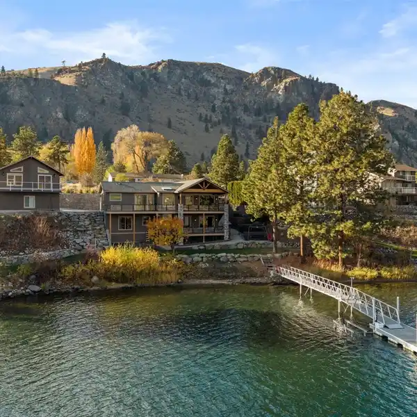 PREMIER COLUMBIA RIVERFRONT HOME WITH PRIVATE DOCK