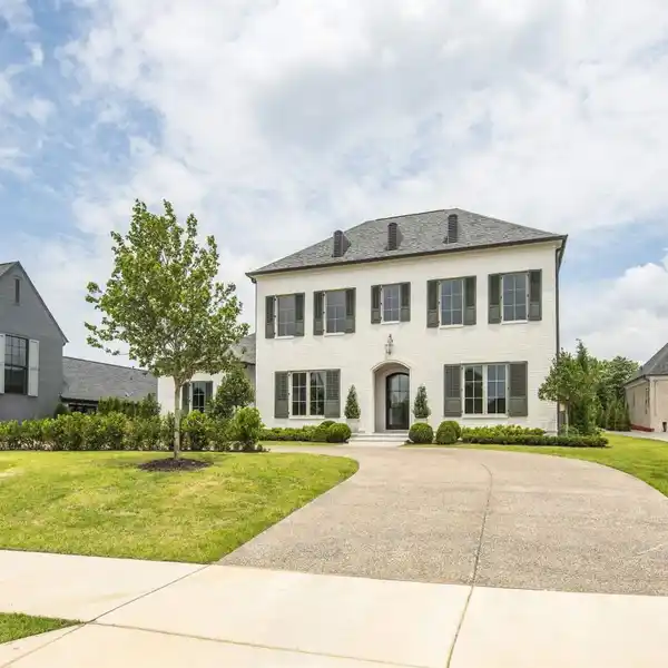 NEW CONSTRUCTION IN SOUGHT-AFTER CHAPEL COVE