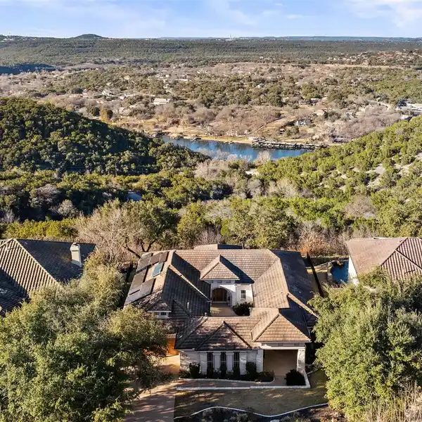 SINGLE-STORY HOME WITH ATTACHED CASITA IN LAKE POINTE