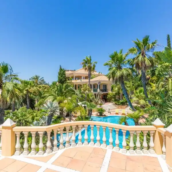 GORGEOUS VILLA WITH POOL AND TENNIS COURT