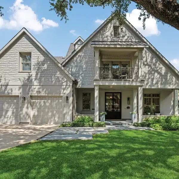 TIMELESS HIGHLAND VILLAGE RETREAT WITH OPEN CONCEPT LIVING