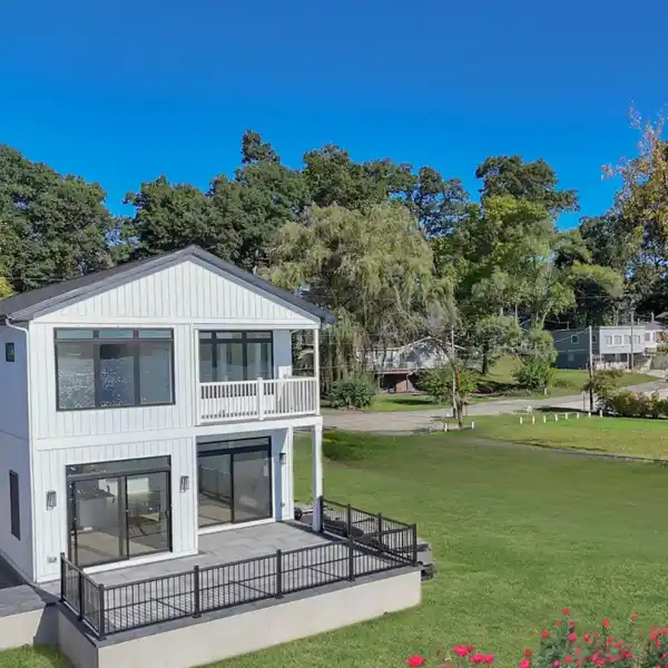 GORGEOUS NEW CONSTRUCTION ON MAGICIAN LAKE