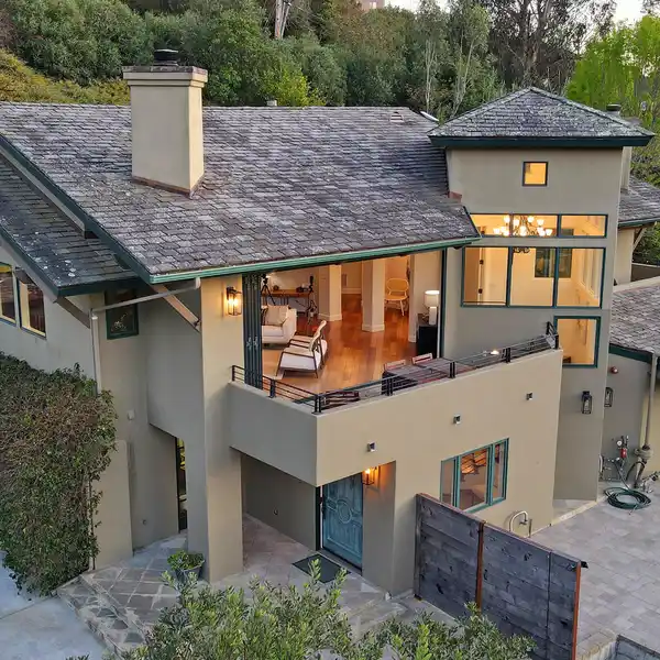 CONTEMPORARY RETREAT ABOVE SYCAMORE CANYON