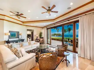 Exquisite Beachfront Condo in the Palms