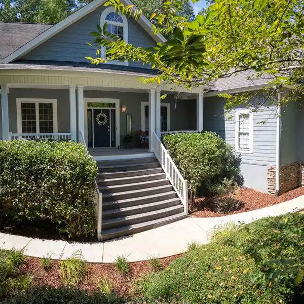 LUXURY AND LIFESTYLE IN A SOUGHT-AFTER COMMUNITY