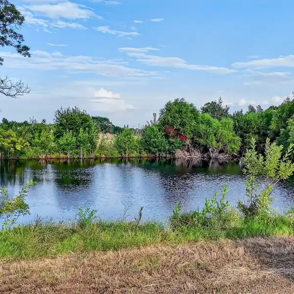SPACIOUS TRACT IDEAL FOR DEVELOPMENT OR PRIVATE RESIDENCE