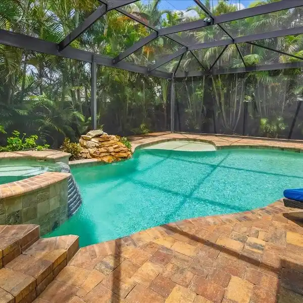 BEAUTIFULLY MAINTAINED HOME IN NAPLES PARK