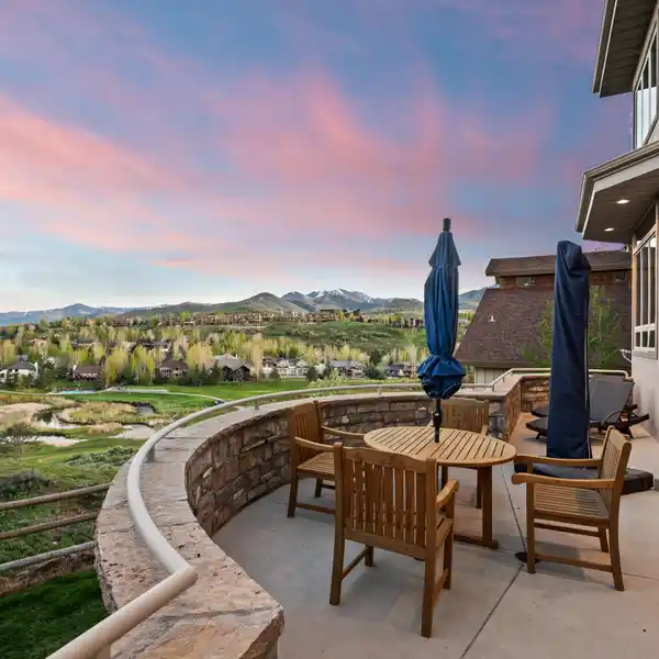 EXCEPTIONAL PRIVACY IN A VIBRANT COMMUNITY