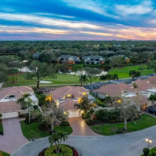 LOVELY POOL HOME IN DESIRABLE VILLA FLORESTA