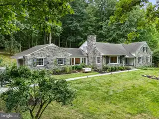 Private Family Oasis on the Prestigious Pugh Road