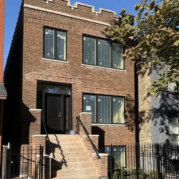 DESIGNER NEW BUILD WITH WALKOUT AND SKYLIGHT